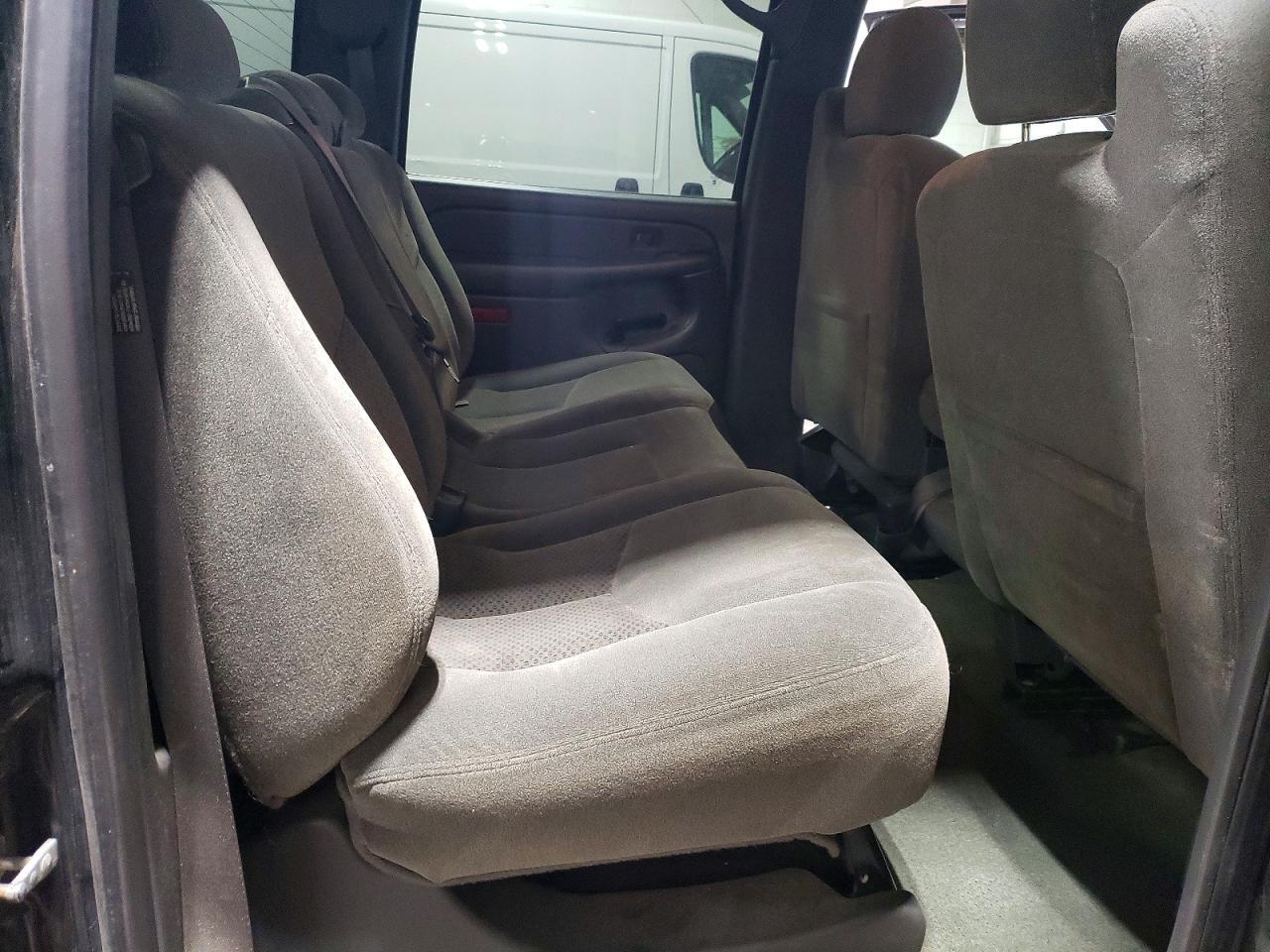 2004 CHEVROLET SILVERADO K2500 — Фото 10 из 12