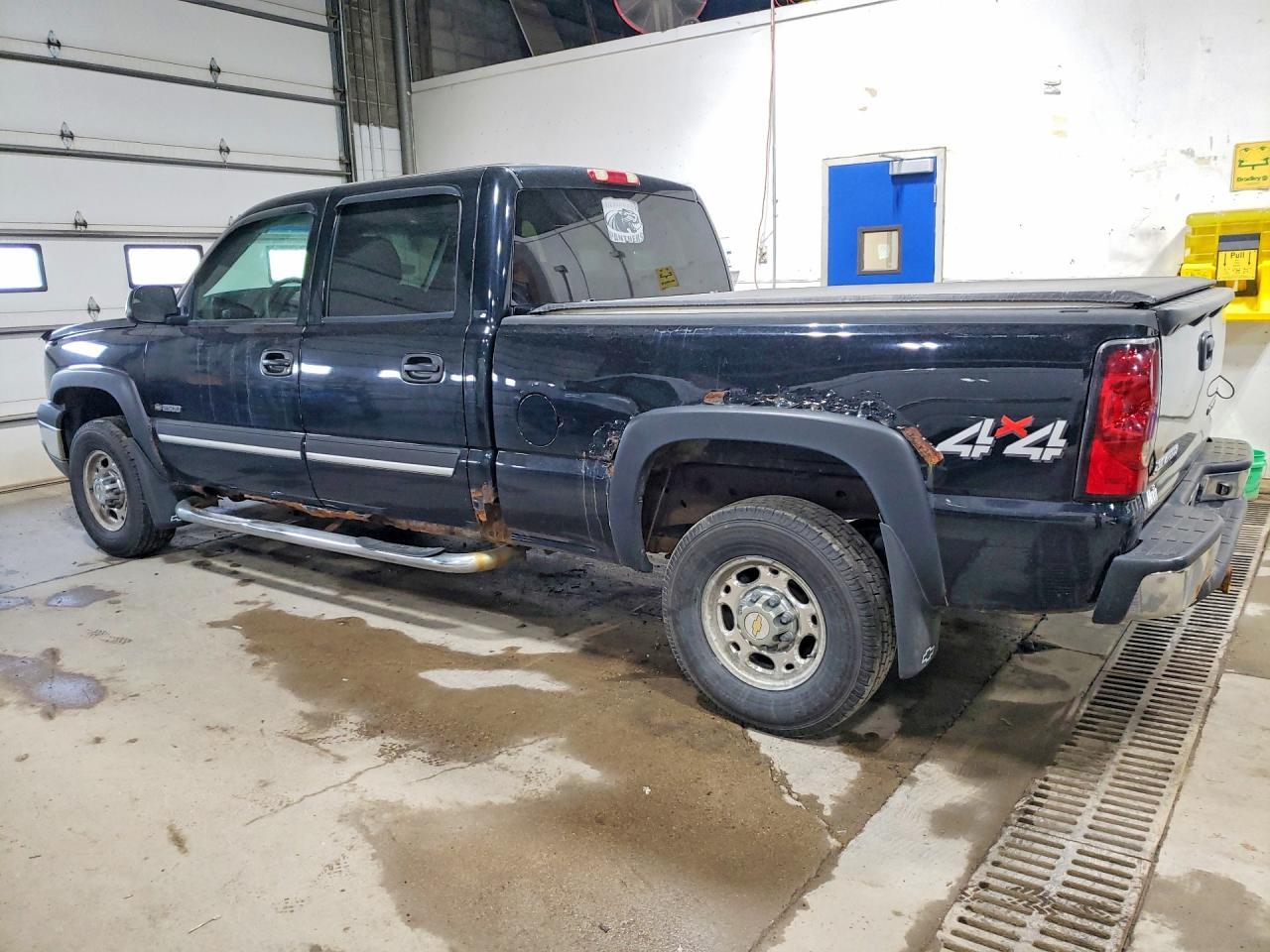 2004 CHEVROLET SILVERADO K2500 — Фото 2 из 12