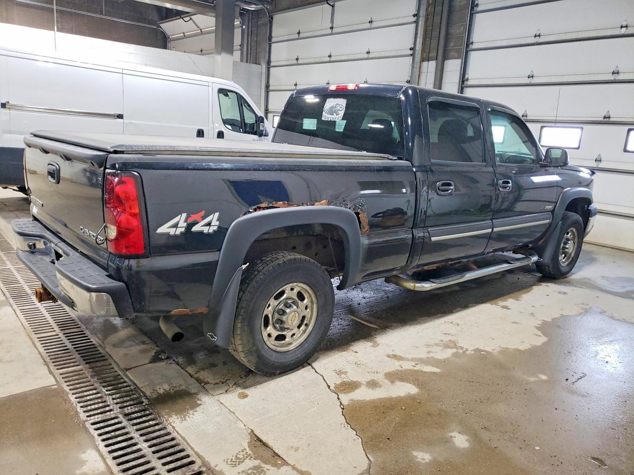 2004 CHEVROLET SILVERADO K2500 — Фото 3 из 12