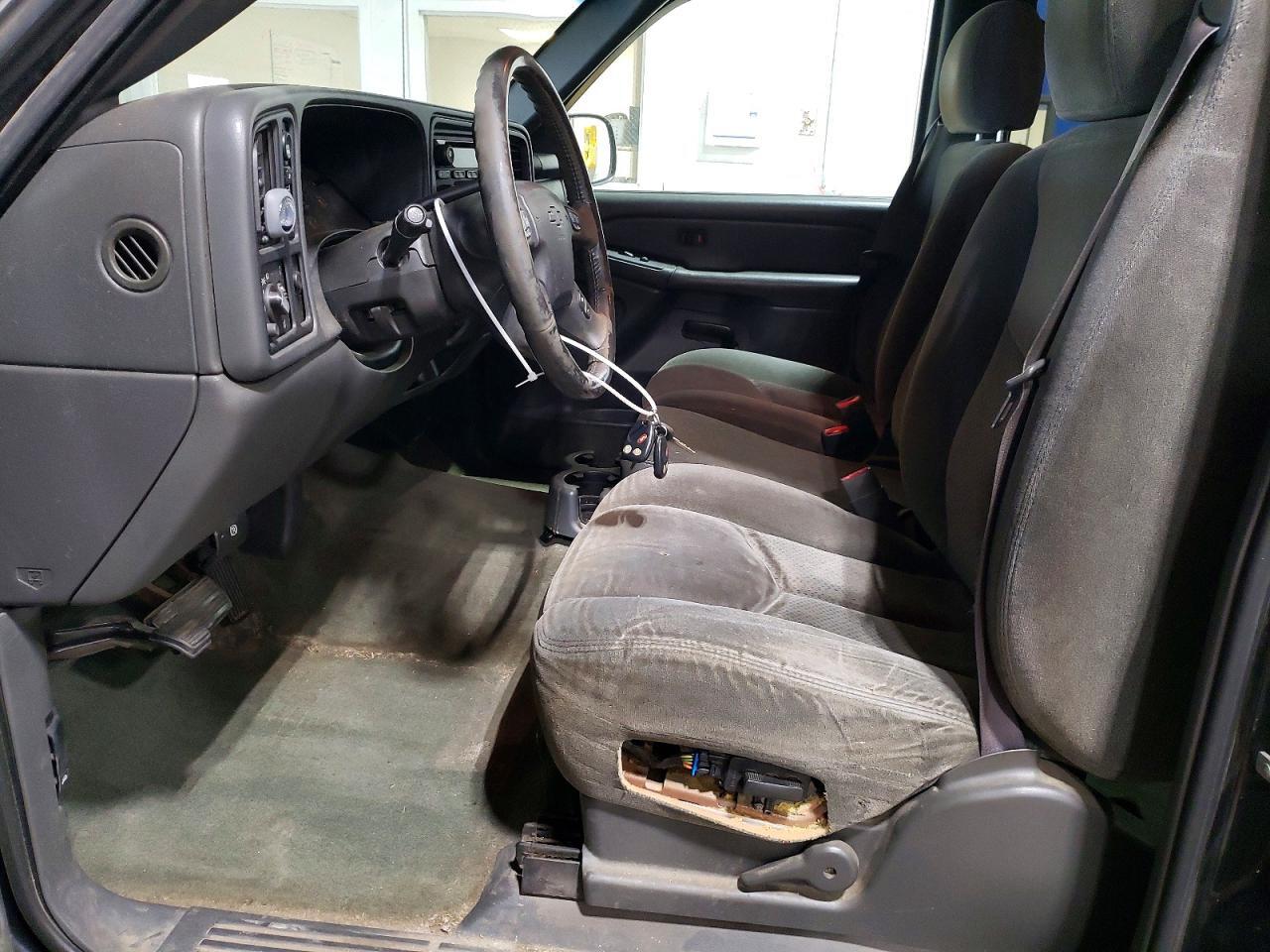 2004 CHEVROLET SILVERADO K2500 — Фото 7 из 12