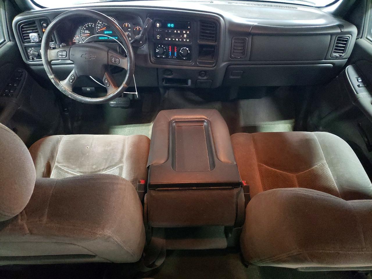 2004 CHEVROLET SILVERADO K2500 — Фото 8 из 12