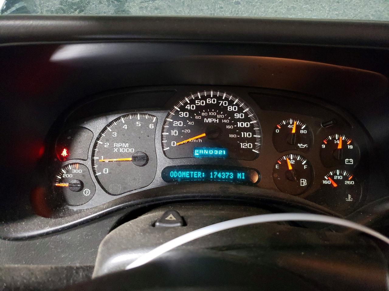 2004 CHEVROLET SILVERADO K2500 — Фото 9 из 12