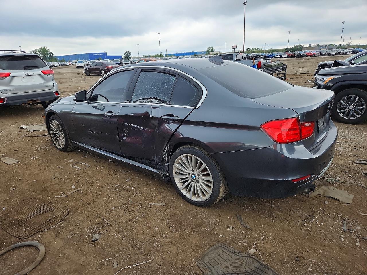 2012 BMW 328 I — Фото 2 из 12