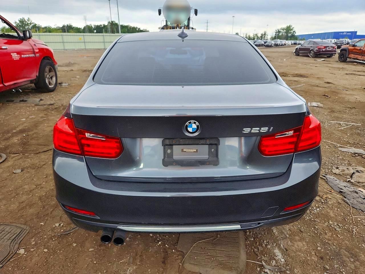 2012 BMW 328 I — Фото 6 из 12