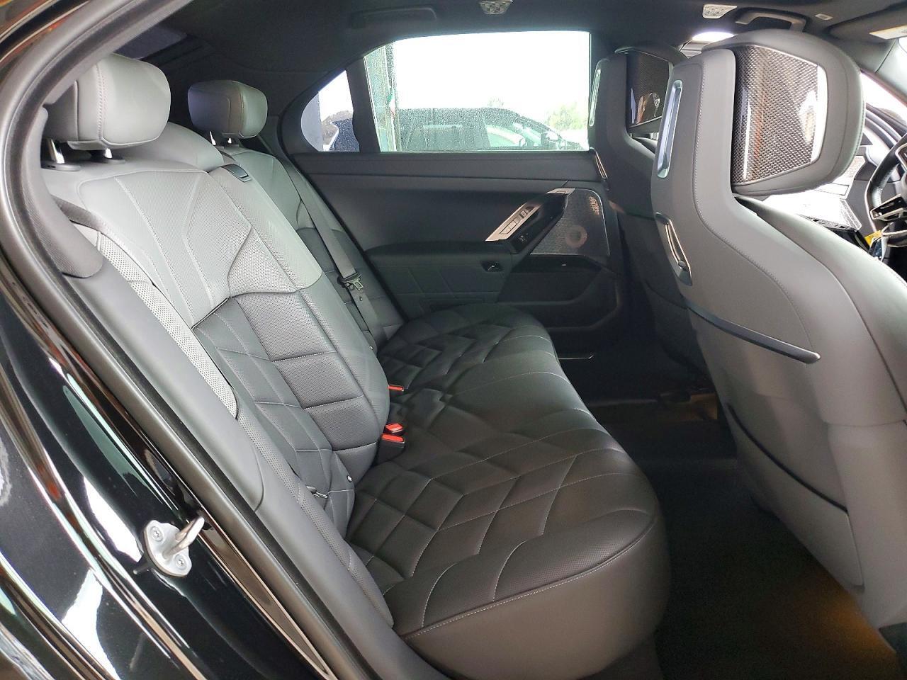 2024 BMW 760 XI — Фото 10 из 12