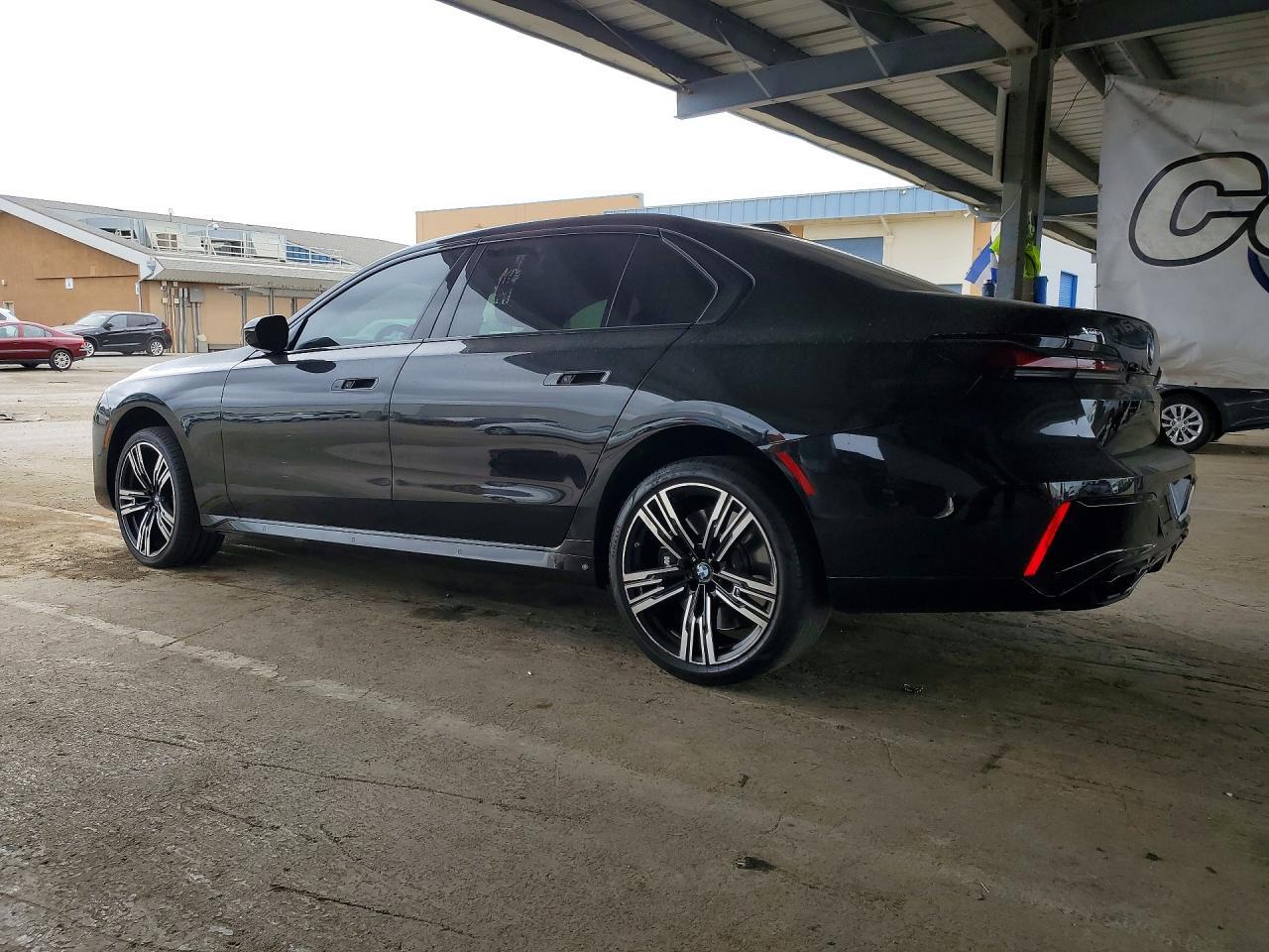 2024 BMW 760 XI — Фото 2 из 12