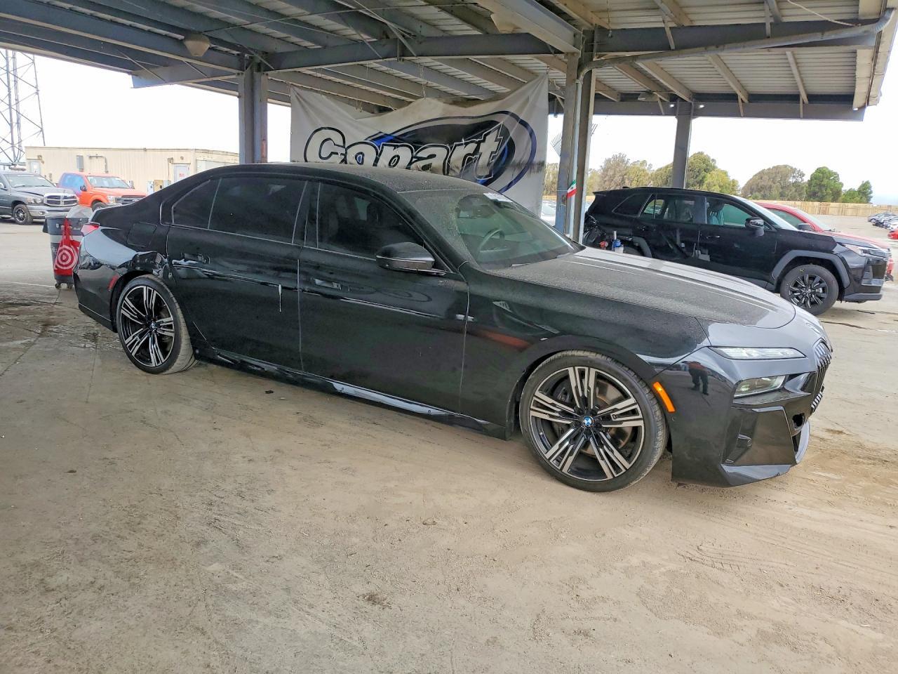 2024 BMW 760 XI — Фото 4 из 12