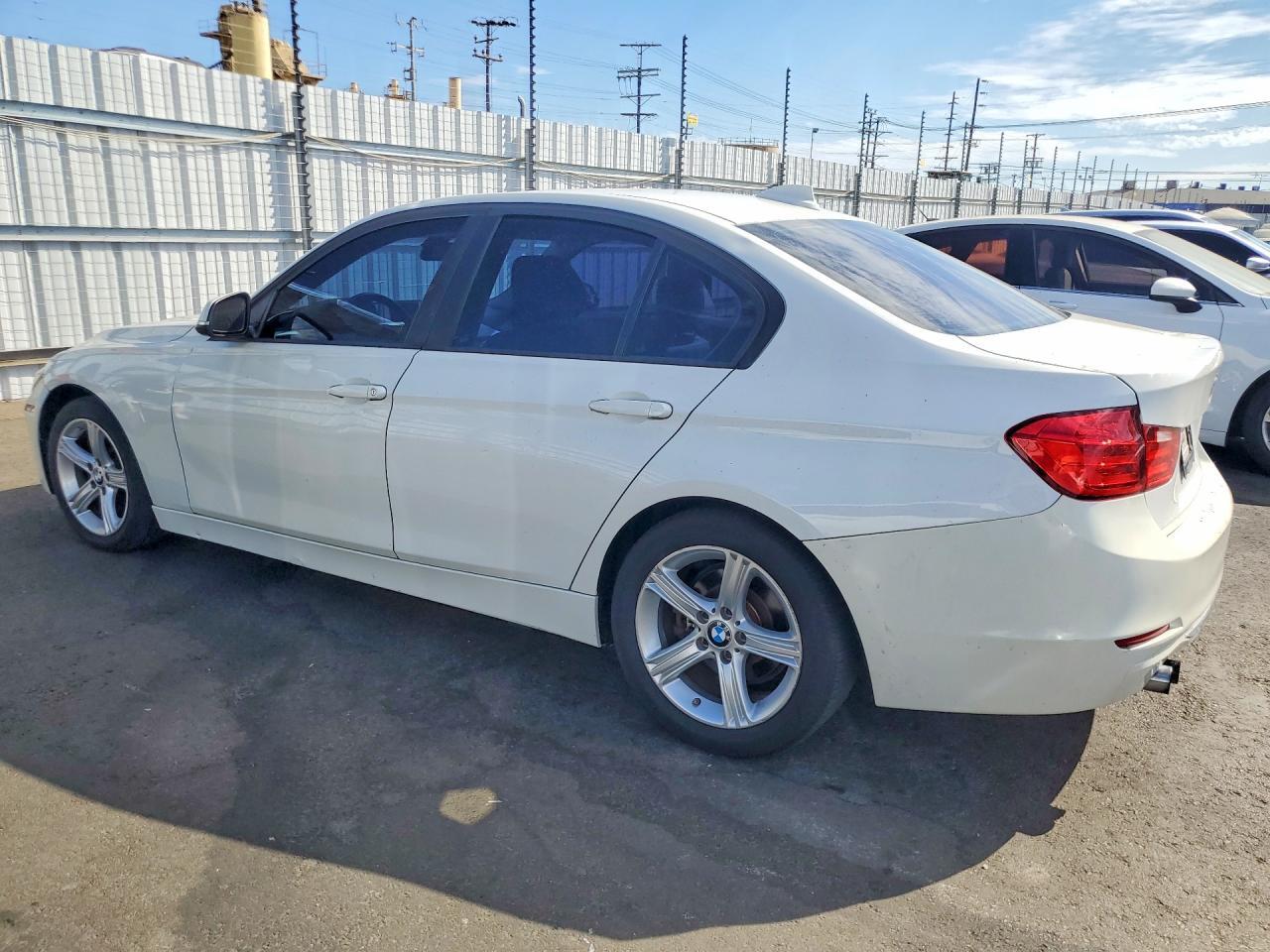 2012 BMW 328 I — Фото 2 из 12