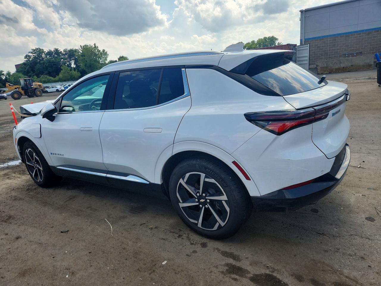 2024 CHEVROLET EQUINOX 2LT — Фото 2 из 14