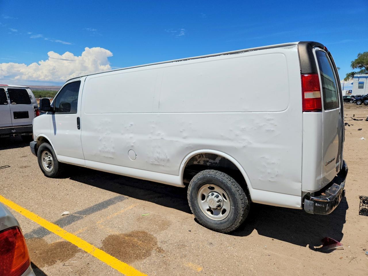 2008 CHEVROLET EXPRESS G2500 — Фото 2 из 13