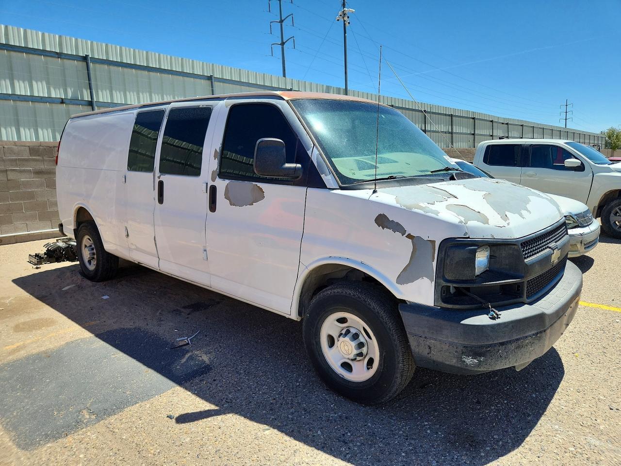 2008 CHEVROLET EXPRESS G2500 — Фото 4 из 13