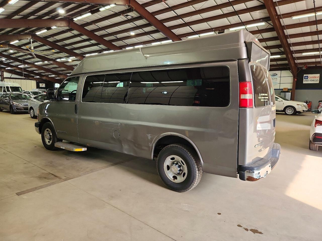 2012 CHEVROLET EXPRESS G3500 LT — Фото 2 из 13