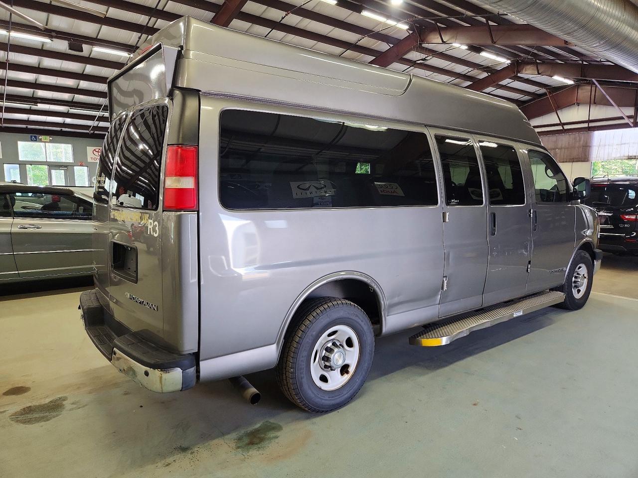 2012 CHEVROLET EXPRESS G3500 LT — Фото 3 из 13