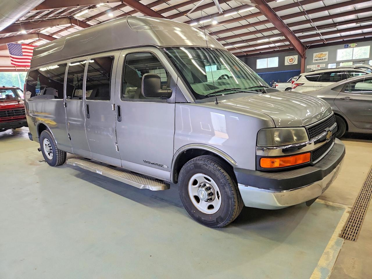 2012 CHEVROLET EXPRESS G3500 LT — Фото 4 из 13