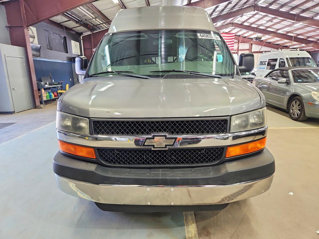 2012 CHEVROLET EXPRESS G3500 LT — Фото 5 из 13