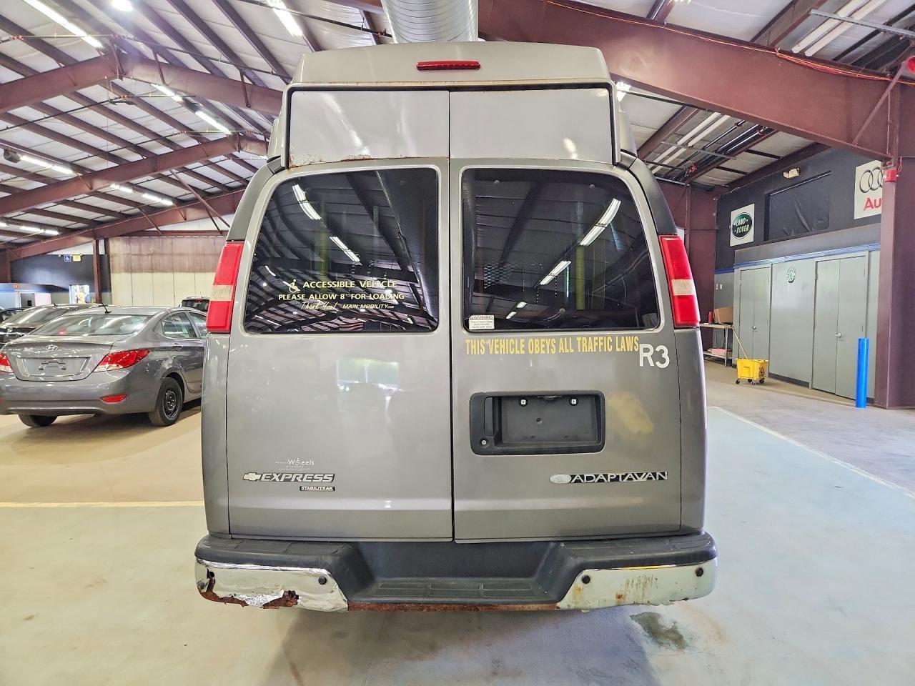 2012 CHEVROLET EXPRESS G3500 LT — Фото 6 из 13