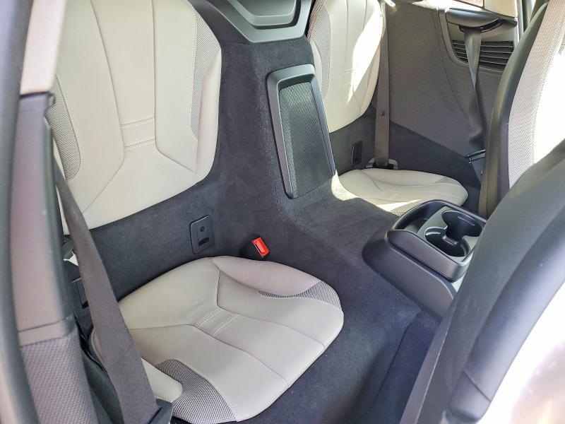WBY2Z2C58GV675365 2016 BMW I8 photo no. 10