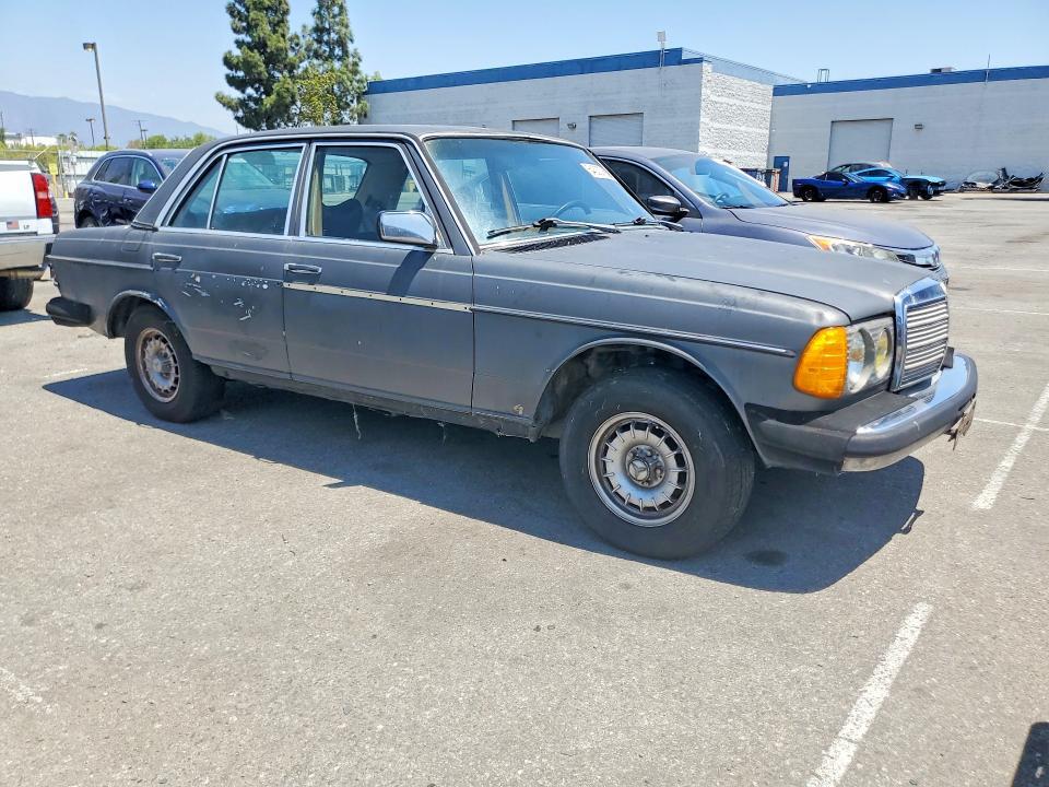 1983 MERCEDES-BENZ 300 DT — Фото 4 из 13