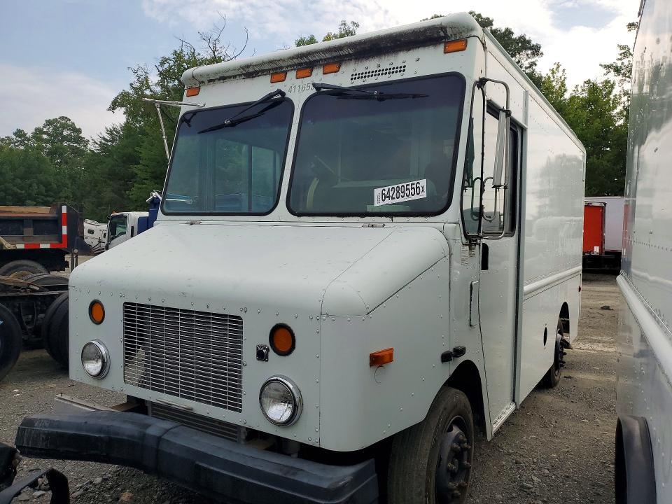 2004 FREIGHTLINER MT45 CHASSIS DELIVERY TRUCK