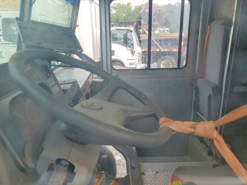 2004 FREIGHTLINER MT45 CHASSIS DELIVERY TRUCK — Фото 9 из 12