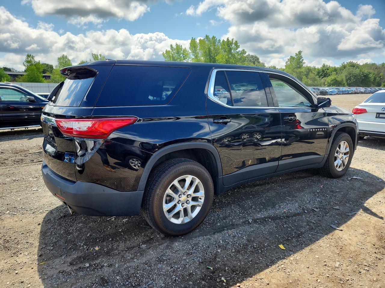2020 CHEVROLET TRAVERSE LS — Фото 3 из 13
