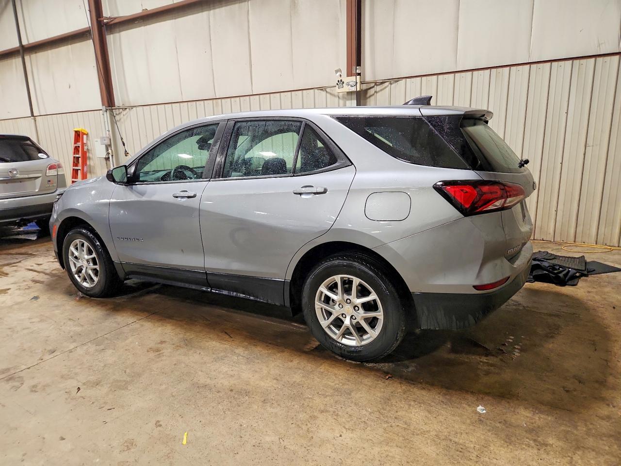 2024 CHEVROLET EQUINOX LS — Фото 2 из 13