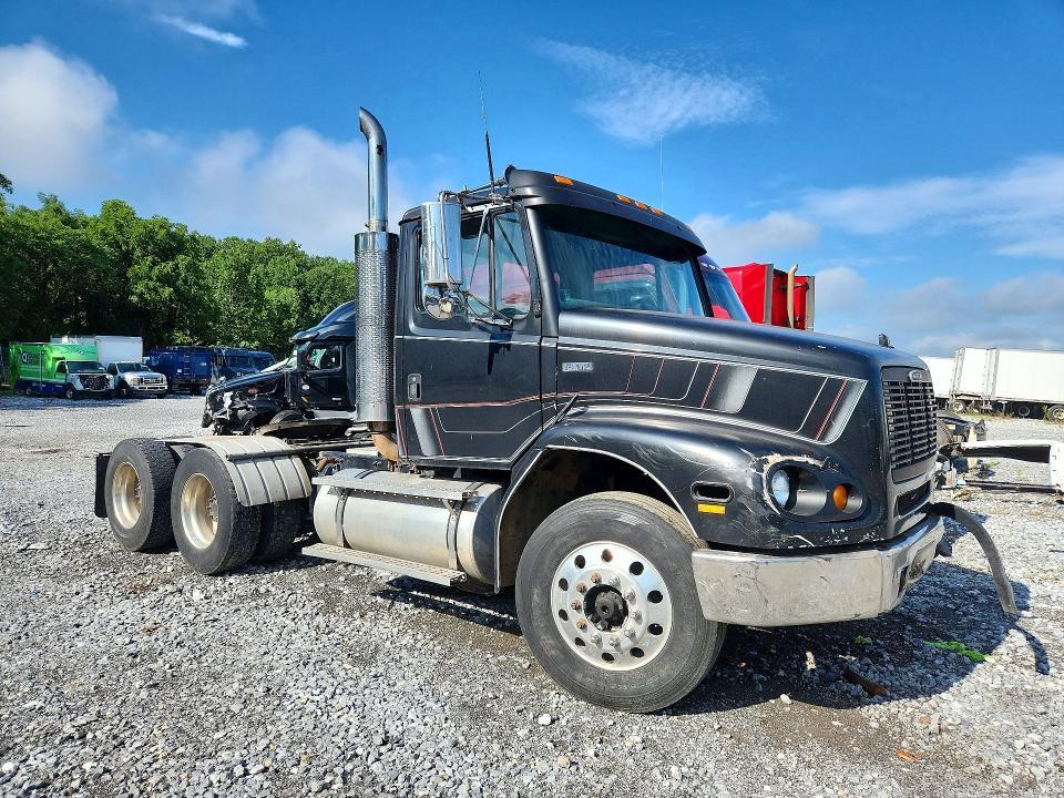 2000 FREIGHTLINER FL112 SEMI TRUCK — Фото 4 из 12