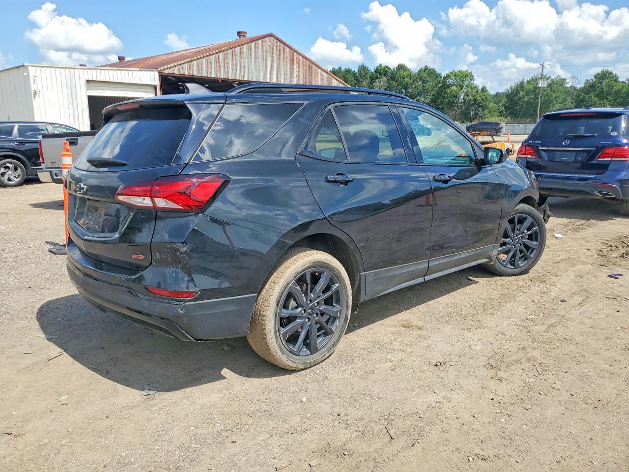 2024 CHEVROLET EQUINOX RS — Фото 3 из 12