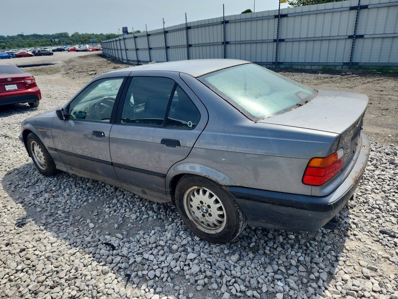 WBACB4312NFF89656 1992 BMW 325 photo no. 2