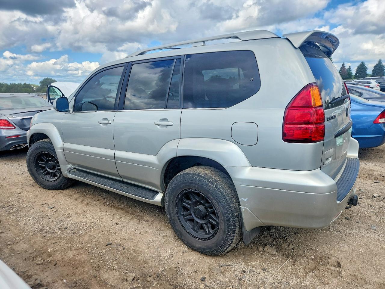 2004 LEXUS GX 470 — Фото 2 из 12