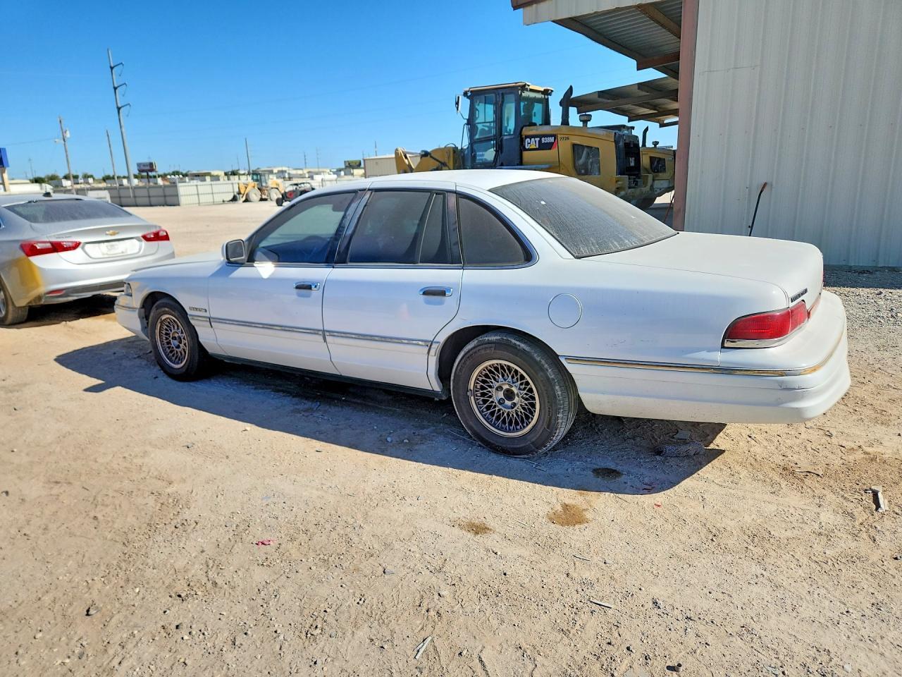 2FALP74W5PX191402 1993 FORD CROWN VICTORIA photo no. 2