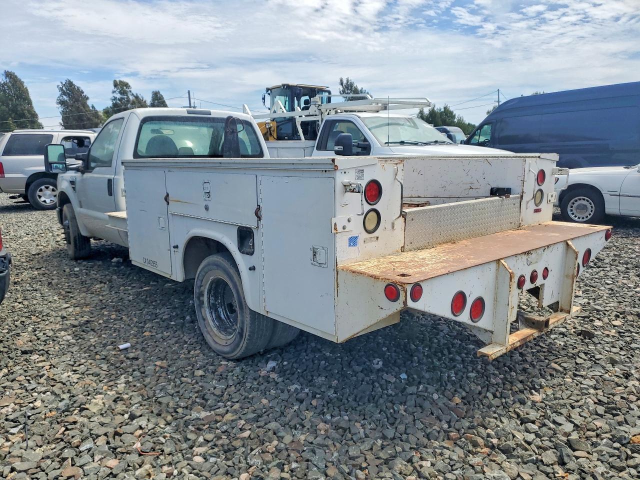 1FDWF36528EA80148 2008 FORD F350 photo no. 2
