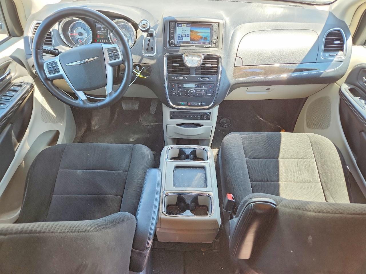 2012 CHRYSLER TOWN & COUNTRY TOURING — Фото 8 из 13