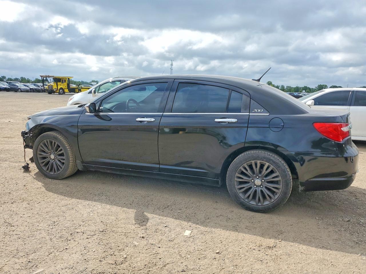 2012 CHRYSLER 200 LIMITED — Фото 2 из 13