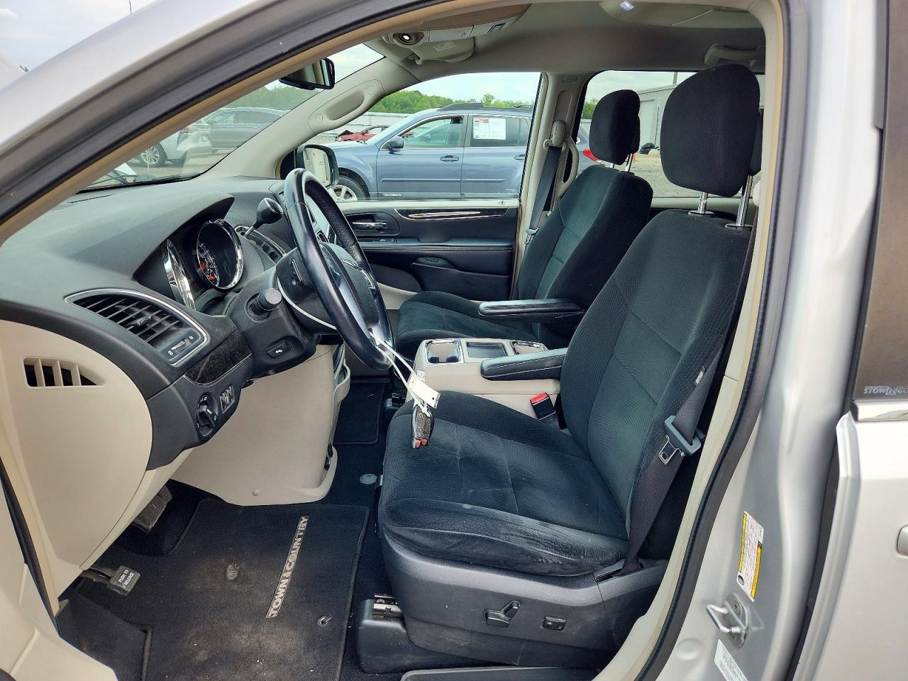 2012 CHRYSLER TOWN & COUNTRY TOURING — Фото 7 из 13