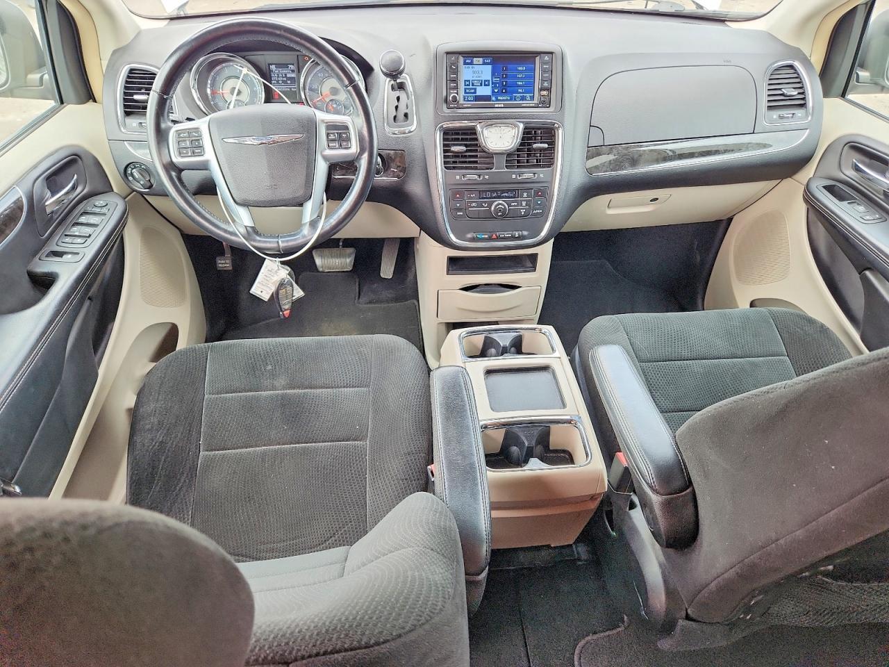2012 CHRYSLER TOWN & COUNTRY TOURING — Фото 8 из 13