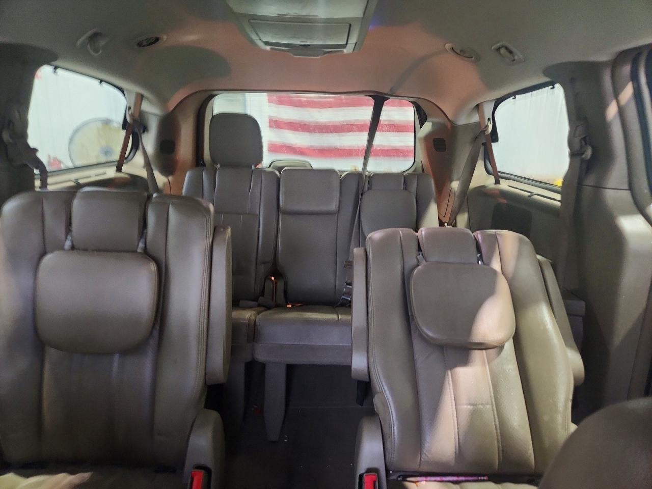 2012 CHRYSLER TOWN & COUNTRY TOURING L — Фото 10 из 13