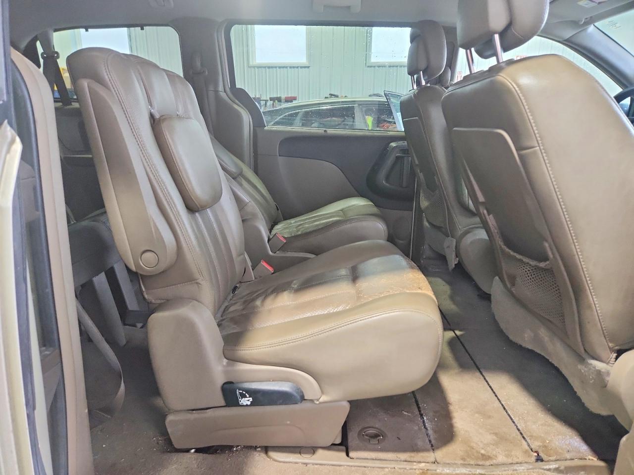 2012 CHRYSLER TOWN & COUNTRY TOURING L — Фото 11 из 13