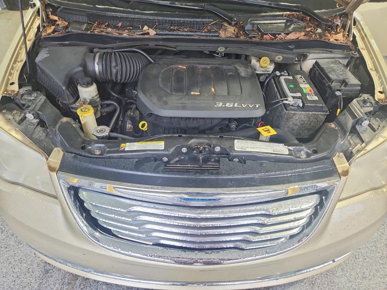 2012 CHRYSLER TOWN & COUNTRY TOURING L — Фото 12 из 13