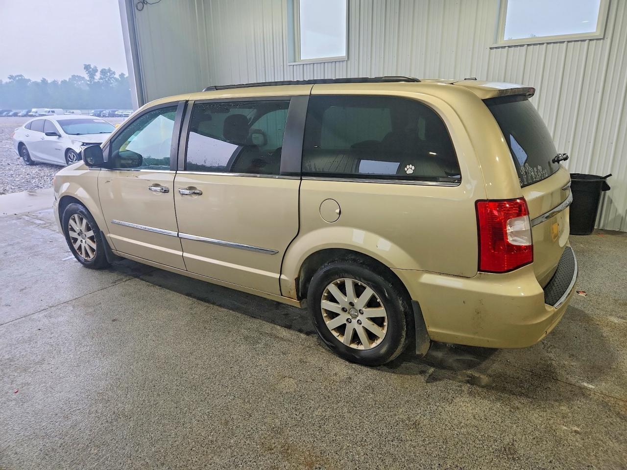 2012 CHRYSLER TOWN & COUNTRY TOURING L — Фото 2 из 13