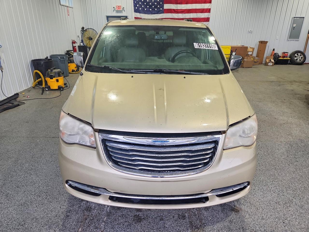 2012 CHRYSLER TOWN & COUNTRY TOURING L — Фото 5 из 13
