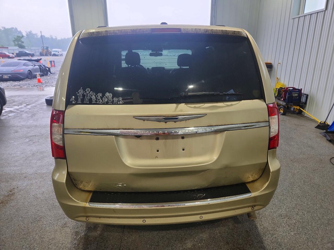 2012 CHRYSLER TOWN & COUNTRY TOURING L — Фото 6 из 13