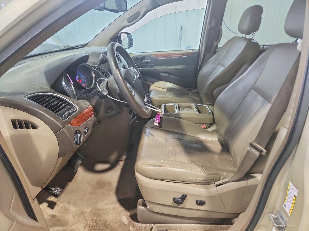 2012 CHRYSLER TOWN & COUNTRY TOURING L — Фото 7 из 13