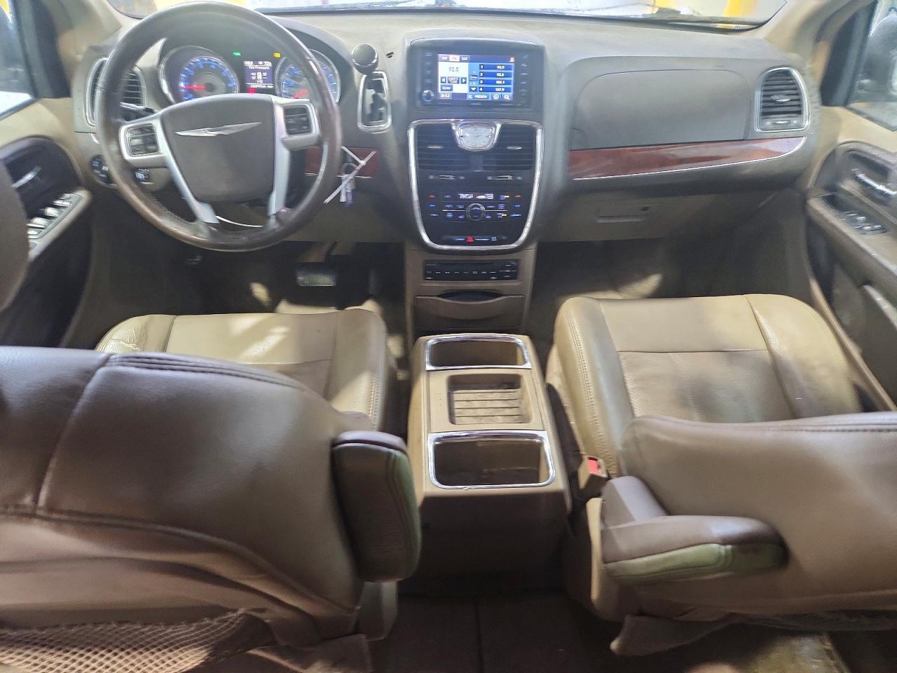 2012 CHRYSLER TOWN & COUNTRY TOURING L — Фото 8 из 13