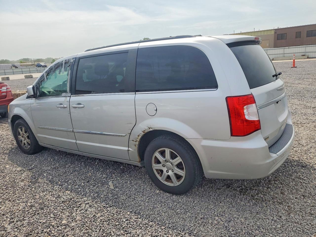 2012 CHRYSLER TOWN & COUNTRY TOURING — Фото 2 из 13