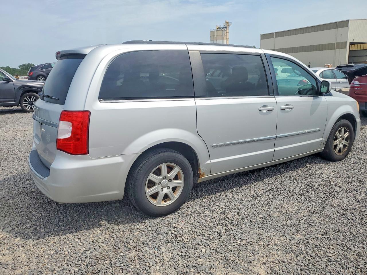 2012 CHRYSLER TOWN & COUNTRY TOURING — Фото 3 из 13