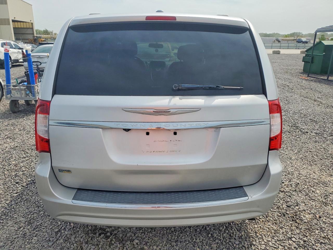 2012 CHRYSLER TOWN & COUNTRY TOURING — Фото 6 из 13
