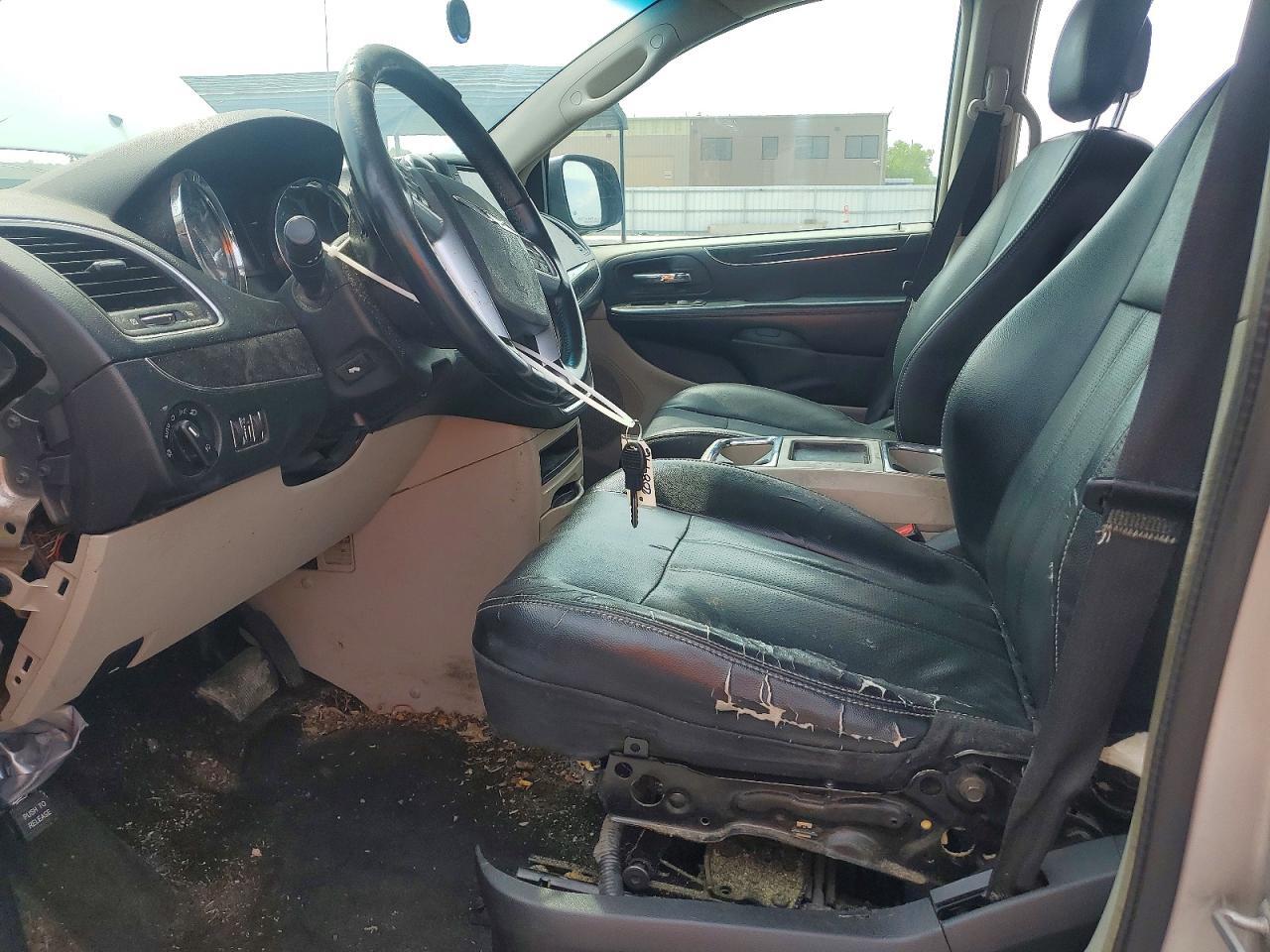 2012 CHRYSLER TOWN & COUNTRY TOURING — Фото 7 из 13