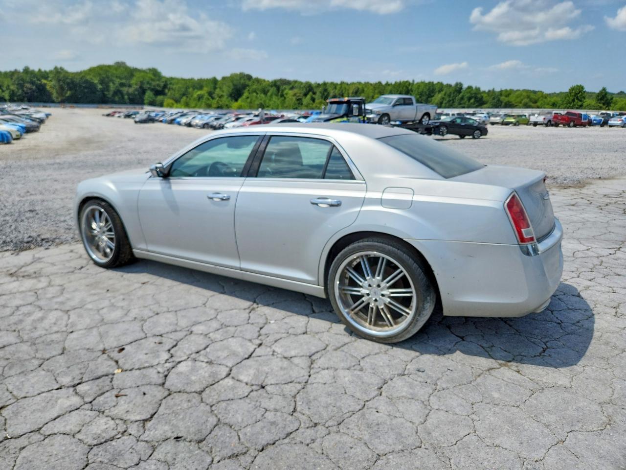 2012 CHRYSLER 300 LIMITED — Фото 2 из 12