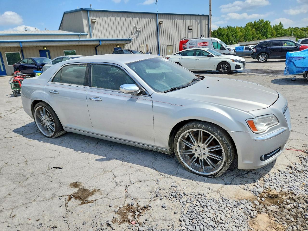 2012 CHRYSLER 300 LIMITED — Фото 4 из 12